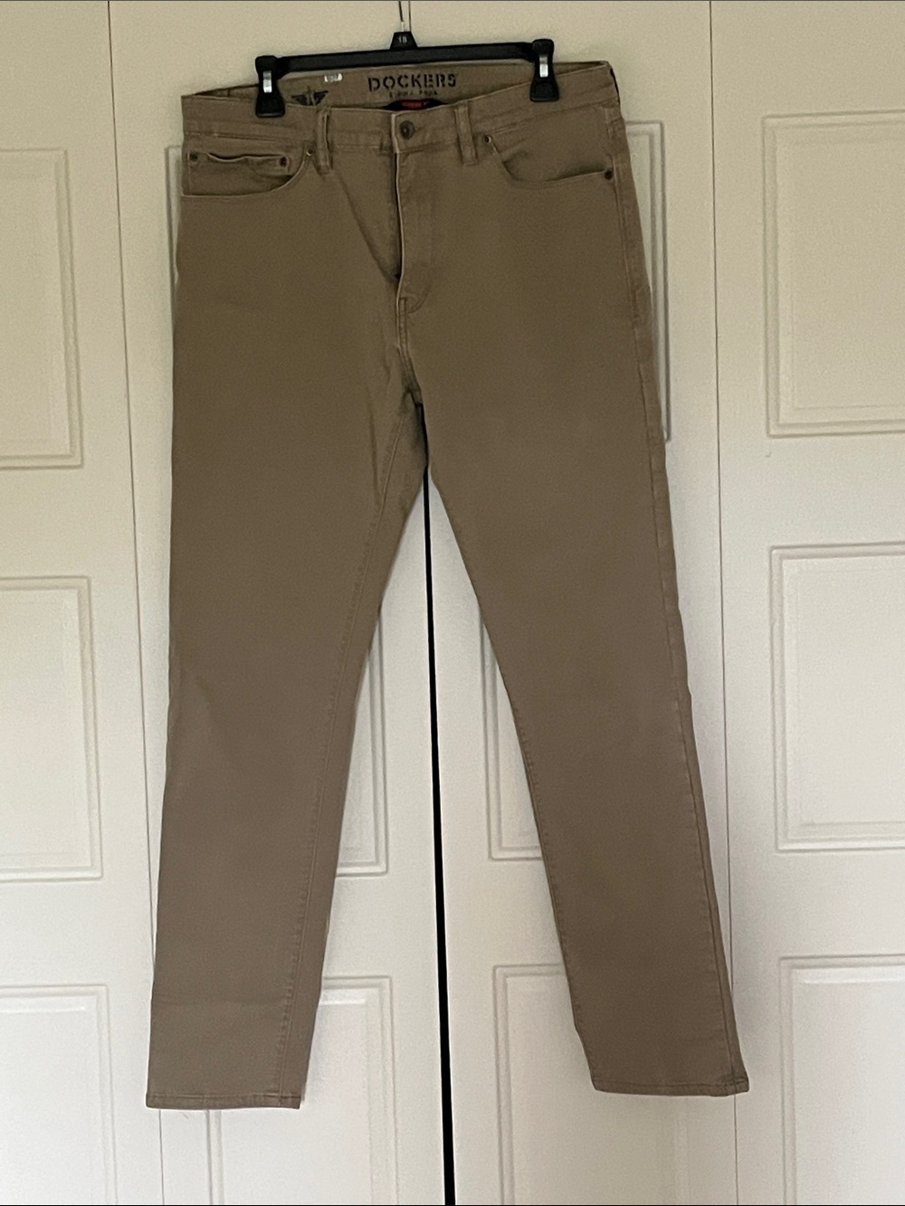 Dockers Men’s Khaki Chinos in Tan